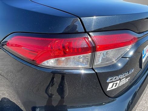 Used 2021 Toyota Corolla LE image 11