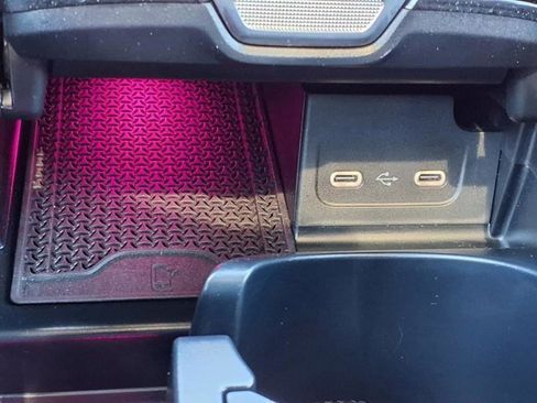 Used 2025 Mercedes-Benz C 300 4MATIC Sedan image 8