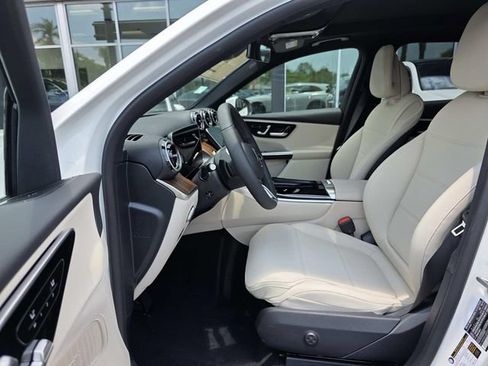 Used 2025 Mercedes-Benz GLC 350e 4MATIC image 7