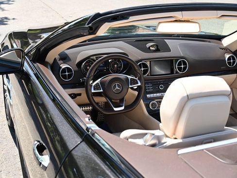Used 2018 Mercedes-Benz SL 550 image 14