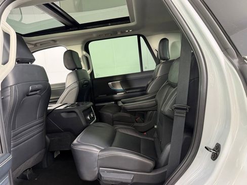 Used 2025 Ford Expedition Platinum AWD/4WD image 30