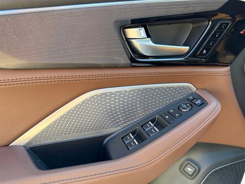 Used 2023 Acura MDX Advance SH-AWD image 13