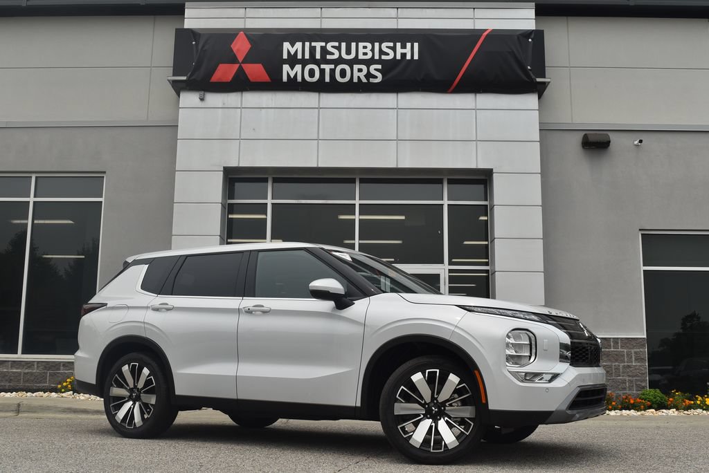 New 2026 Mitsubishi Outlander AWD image 1