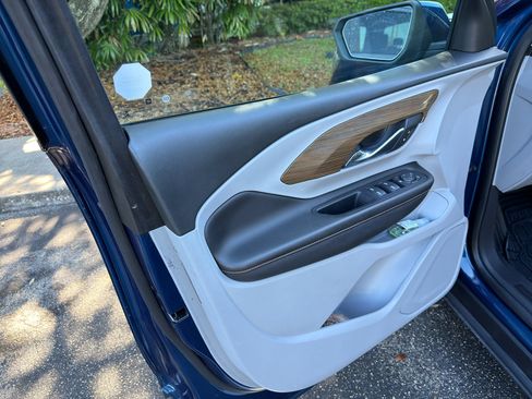 Used 2020 GMC Terrain SLE w/ Driver Convenience Package image 12