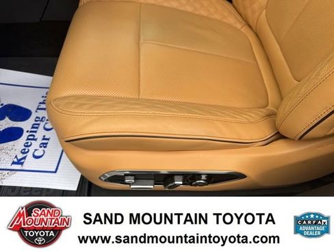 Used 2024 Jeep Grand Cherokee L Summit w/ Luxury Tech Group V image 17