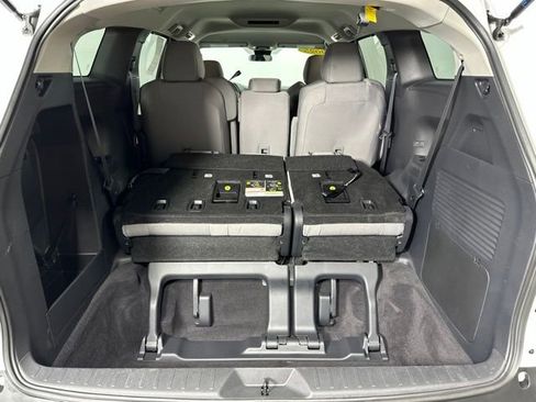 Used 2025 Toyota Sienna LE AWD/4WD image 29