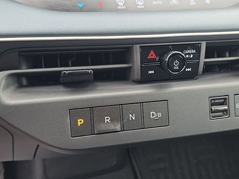 New 2026 Nissan Leaf FWD image 20