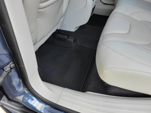 Used 2020 Jeep Cherokee Limited image 36