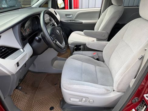 Used 2017 Toyota Sienna LE FWD image 15