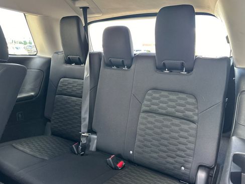 Used 2025 Nissan Pathfinder SV AWD/4WD image 16