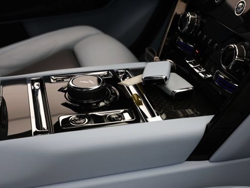 Certified 2025 Rolls-Royce Cullinan Black Badge AWD/4WD image 33