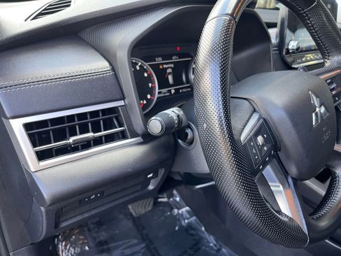 Used 2022 Mitsubishi Outlander SE image 12