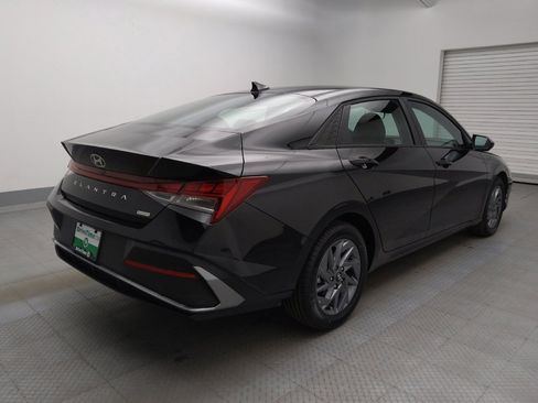 Used 2025 Hyundai Elantra Hybrid FWD image 9