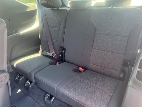 Used 2025 Chevrolet Traverse LT image 14