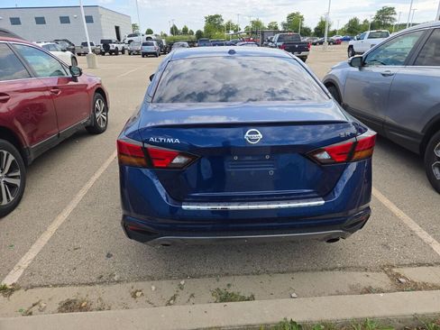 Used 2020 Nissan Altima 2.5 SR w/ Premium Package FWD image 3