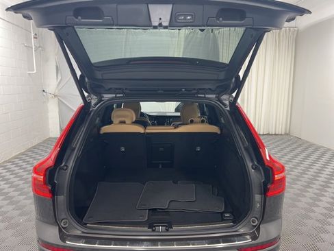 Used 2022 Volvo XC60 B5 Inscription w/ Climate Package image 8
