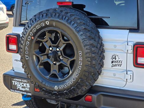 Used 2023 Jeep Wrangler Unlimited image 15
