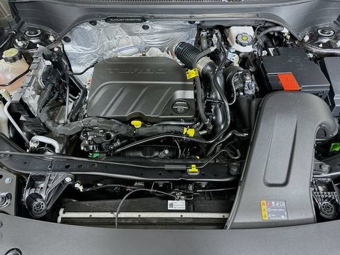 Used 2025 Chevrolet Trax LT FWD image 21