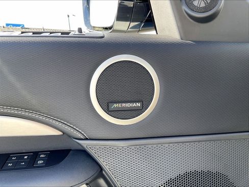 Used 2025 Land Rover Discovery Dynamic SE image 33