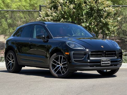 Used 2026 Porsche Macan AWD/4WD image 9