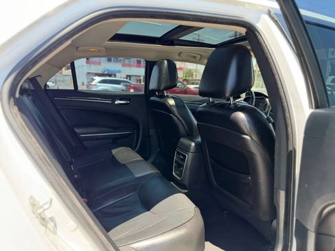 Used 2019 Chrysler 300 Limited RWD image 32