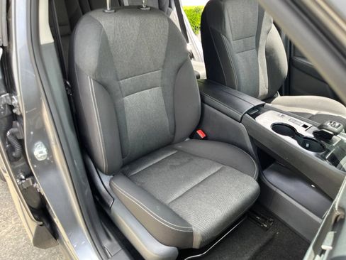 Used 2025 Nissan Rogue SV FWD image 35