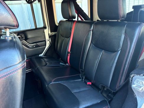 Used 2018 Jeep Wrangler Unlimited Rubicon AWD/4WD image 27