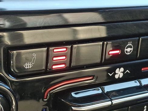 Used 2023 Jeep Grand Cherokee Limited w/ Black Appearance Package image 25