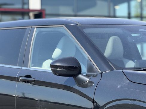 New 2025 Mitsubishi Outlander SE image 4