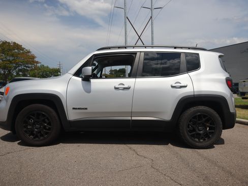 Used 2021 Jeep Renegade Latitude FWD image 2