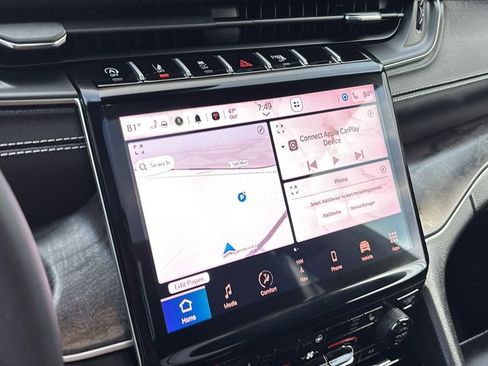 Used 2025 Jeep Grand Cherokee Limited w/ Black Appearance Package image 18