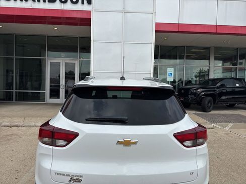 Used 2025 Chevrolet TrailBlazer LT w/ Convenience Package FWD image 4