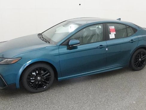 New 2026 Toyota Camry SE image 2