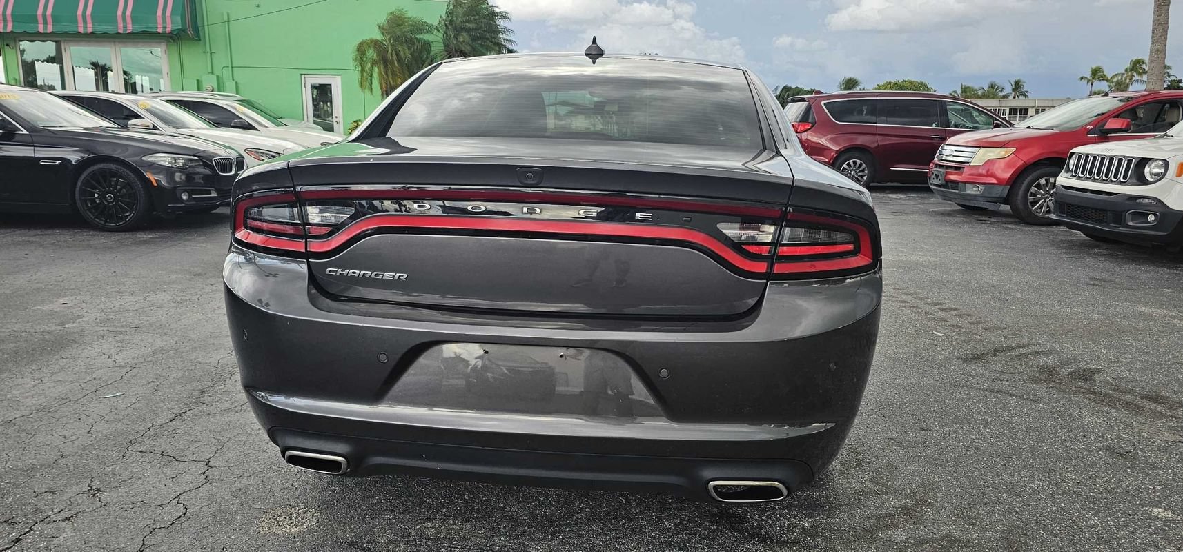 Used 2023 Dodge Charger SXT RWD image 4