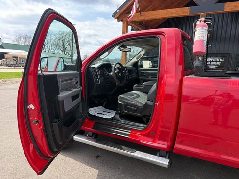 Used 2018 RAM 2500 Tradesman w/ Chrome Appearance Group image 7