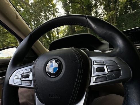 Used 2017 BMW 740i image 21