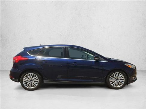 Used 2016 Ford Focus Titanium FWD image 4