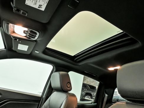 Used 2024 GMC Canyon Elevation w/ Elevation Premium Package AWD/4WD image 14