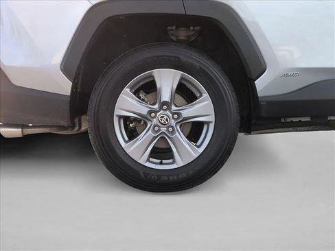 Used 2025 Toyota RAV4 LE AWD/4WD image 23