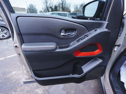 Used 2022 Nissan Frontier PRO-4X image 9