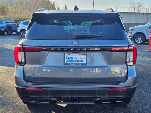 Used 2025 Ford Explorer Active image 6