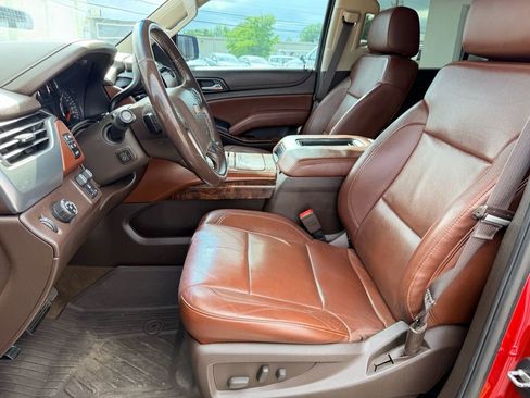Used 2015 Chevrolet Suburban LTZ RWD image 12