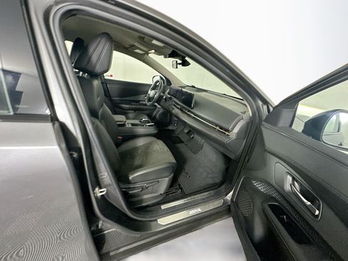 Used 2024 Nissan Ariya AWD image 30
