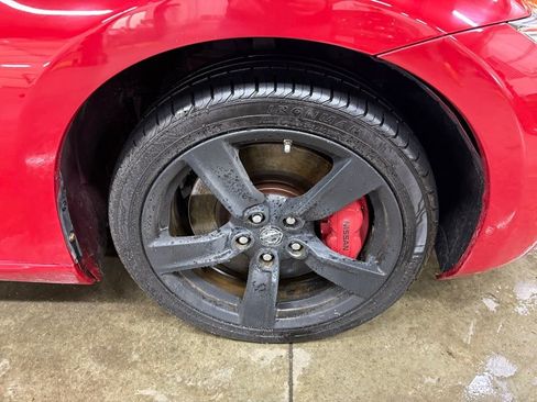 Used 2015 Nissan 370Z Coupe RWD image 16