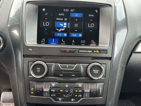 Used 2018 Ford Explorer XLT w/ Equipment Group 202A AWD/4WD image 10