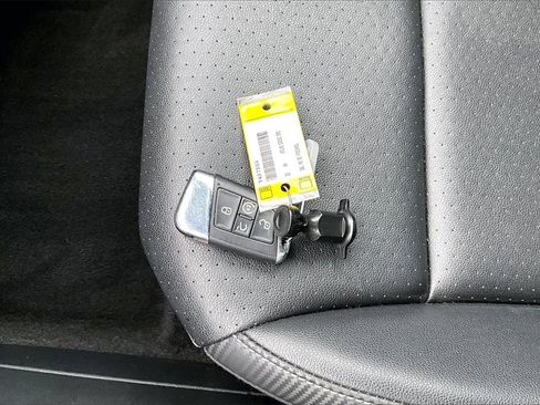 Used 2022 Volkswagen Atlas Cross Sport SE image 32