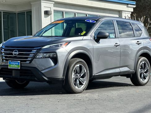 Used 2024 Nissan Rogue SV image 8