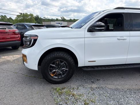 Used 2025 Ford Expedition Tremor AWD/4WD image 11