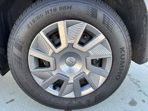 Used 2025 Nissan Kicks S image 11