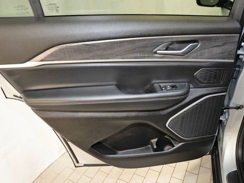 Used 2022 Jeep Grand Cherokee L Limited image 13